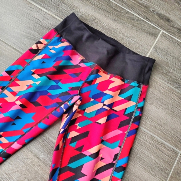 Zella Red, Blue & Black Geo Print Athletic Active Workout Capris - Sz XS - Picture 9 of 14